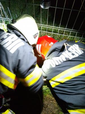 Tânără de 26 de ani blocată într-un tub de canalizare, în Satu Mare, scoasă de pompieri după 2 ore. Cum a ajuns acolo