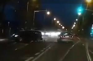 Un polițist din Timișoara a provocat un accident de circulație, după ce s-a urcat băut la volan. Colegii săi cred că era și drogat