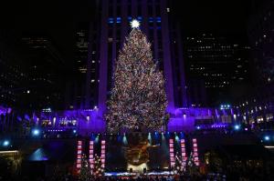 Bradul de Crăciun de la Rockefeller Center a fost aprins. Moment magic la New York