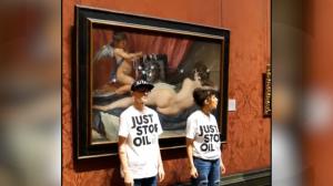 Doi activişti Just Stop Oil au vandalizat o pictură celebră, într-un muzeu din Londra. Au fost arestaţi după ce au spart sticla de protecţie
