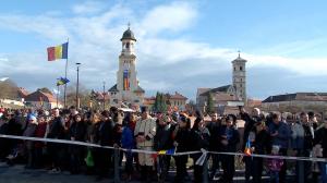 25.000 de oameni iau parte la parada de la Alba Iulia. Fasolea cu ciolan va fi înlocuită cu 5.000 de porţii de varză cu cârnaţi