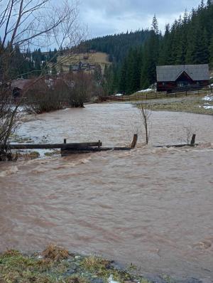 Cod roșu de inundații în nordul României. Posibile depășiri ale cotelor de pericol
