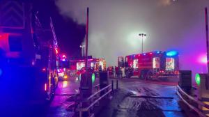 "A ţipat o petardă de sus şi a luat foc tot." Mărturiile celor care au văzut cum a pornit incendiul devastator din curtea Iulius Mall din Cluj-Napoca