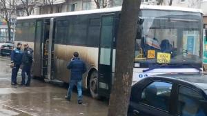 Un şofer de autobuz a făcut infarct la volan, în traficul din Bârlad. Câţiva pasageri au reușit să frâneze și să preia controlul vehiculului
