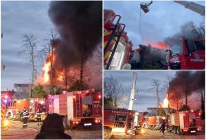 Incendiu la Taverna Racilor din Snagov. Focul a cuprins mansarda restaurantului, pompierii se luptă cu flăcările