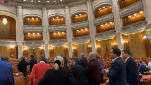 Tensiuni în plen. Parlamentarii de la PSD şi AUR s-au întors cu spatele în timp ce un deputat UDMR susţinea autonomia Ţinutului Secuiesc