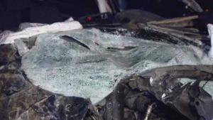Un tânăr a murit pe loc, după ce a intrat cu o Skoda într-un TIR, pe un drum din Ilfov. Bucăți din mașină au fost aruncate la zeci de metri distanță