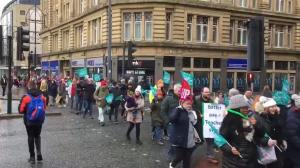 Regatul Unit, paralizat de cea mai mare grevă din ultimii zece ani: Oamenii au ieșit în stradă nemulțumiți de salarii