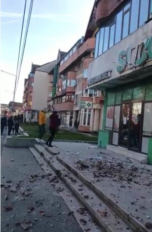 Cutremurul din Gorj: momentul în care angajaţii şi clienţii unei frizerii o iau la fugă