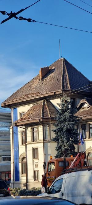 Un bărbat a sărit de la etaj în Târgu Jiu, în timpul cutremurului care a lovit Oltenia. Alți cinci oameni au suferit atacuri de panică