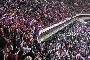 Miting cu zeci de mii de ruşi şi concert militar la Moscova. Putin, păzit cu sisteme Panțir pe stadionul Lujniki, a stat doar câteva minute