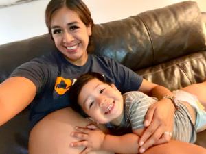 O mamă de 29 de ani din SUA a rămas fără mâini și picioare, după ce a suferit un șoc septic, la câteva zile de la naşterea copilului