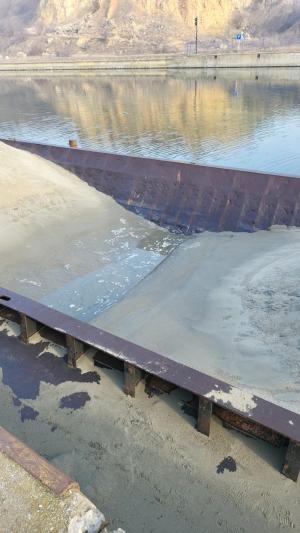 Barjă încărcată cu peste 1000 de tone de nisip, scufundată în Canalul Poarta Albă-Midia Năvodari