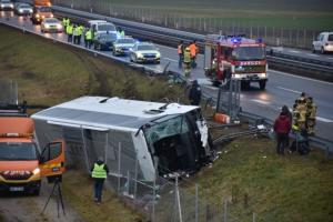 Un autocar cu 32 de români s-a răsturnat în Slovenia. Trei morţi şi patru răniţi