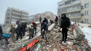 Două cutremure de peste 7 în Turcia și Siria în mai puțin de 12 ore. Peste 4.300 de morți şi aproape 20.000 de răniți. Blocuri şterse de pe suprafaţa pământului