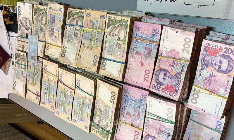 bani descoperiți într-un autocar, în Vama Giurgiu