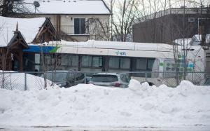 Un şofer canadian a intrat cu autobuzul într-o grădiniţă: doi copii au murit, 6 au fost răniţi. "Şi-a dat jos toate hainele. Era complet dezbrăcat"