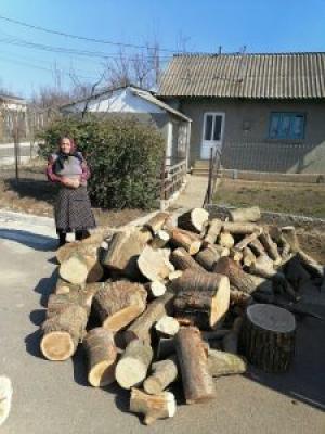La 71 de ani, bolnavă de cancer, bunica Maria își mai dorește atât de puțin în nimicul în care trăiește într-o căsuță sărăcăcioasă din Botoșani