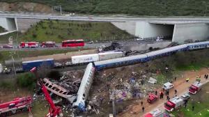 ANIMAŢIE. Trenurile din Grecia mergeau cu 160 km/h şi s-au ciocnit frontal după un macaz schimbat greşit: Cel puțin 38 de morţi. Printre pasageri, mulţi studenţi tineri