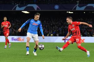 Napoli – Frankfurt 3-0 în optimile Champions League. Confruntări violente între fanii germani şi poliţie, înaintea meciului