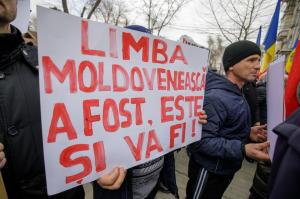 Limba română va înlocui "limba moldovenească". Vot final în parlamentul de la Chişinău