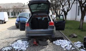 Ascunzătoarea din maşină: ideea unui şofer român, în speranţa că va scăpa neprins de poliţişti