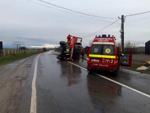 Accident în "curba morţii", în Suceava. Un șofer a ajuns cu cisterna de motorină în șanţ. Autospeciala ISU care urma să intervină s-a răsturnat în același loc