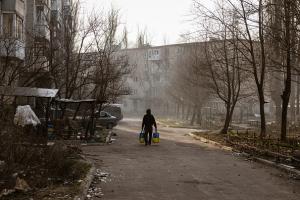 Imagini din infernul în care trăiesc 7 copii. Ruşii au transformat Avdiivka într-un oraş post-apocaliptic, forţează o încercuire completă