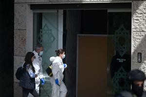 Doi oameni au murit, după ce un bărbat a intrat cu un cuțit într-un centru musulman din Lisabona. Atacatorul, împușcat și reținut de polițiști