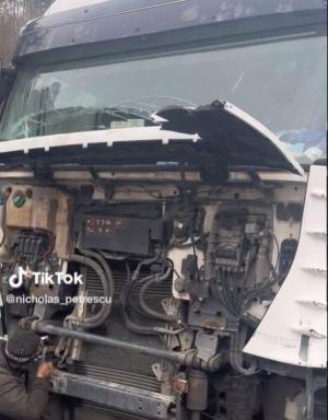 Adevăratul motiv pentru care şoferul ucrainean blocat pe Valea Oltului nu a plecat din România, deşi are TIR-ul reparat