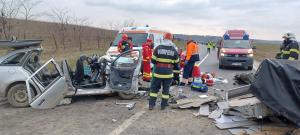 Accident cu 6 victime, între care și un bebeluș, pe un drum din Vaslui. O persoană a murit, alte două sunt în comă