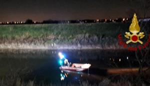 Găsiți îmbrățișați pe fundul apei. Un polițist și-a dat viața încercând să salveze un bătrân căzut cu mașina în râul Gorzone din Padova. Au murit amândoi înecați