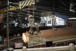 Tragedie feroviară cu cel puțin doi morţi şi 16 răniţi. Un tren de pasageri a sărit de pe șine la periferia orașului Cairo, în Egipt