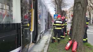 Un tramvai nou turcesc a luat foc în trafic în Timișoara: 20 de călători s-au autoevacuat. 2.4 milioane de euro a costat o astfel de "minune a tehnicii"