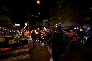 Atac armat cu trei răniţi în Tel Aviv: Focul, deschis într-o cafenea, de către un palestinian. Suspectul a fost "neutralizat", anunţă poliţia