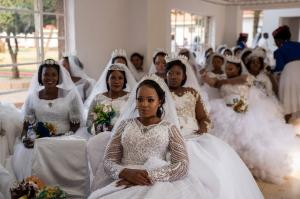 Nuntă cu 400 de mirese, în Africa de Sud. Este una dintre cele mai mari asemenea ceremonii din ultimii ani
