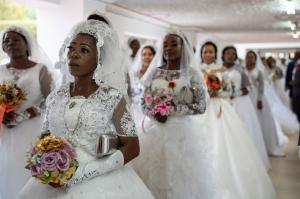 Nuntă cu 400 de mirese, în Africa de Sud. Este una dintre cele mai mari asemenea ceremonii din ultimii ani