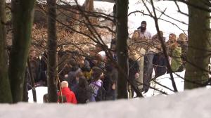 Peste 500 de studenţi, plimbaţi într-o drumeţie riscantă, pentru prezenţe la ora de sport. În zonă a nins puternic şi dădeau târcoale urşii