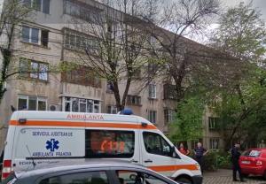 "Am pielea de găină". Un copil de doi ani din Ploieşti a murit în braţele tatălui său, după ce a căzut de la etajul 4