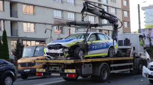 ANIMAŢIE. Poliţiştii clujeni şi-au pierdut unul din cele trei BMW-uri noi, în accident. Doar câţiva agenţi au dreptul de a le conduce