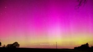 Fenomen rar pe cerul României: Cum a fost posibilă apariția aurorei boreale la noi. Experții spun că am putea avea același spectacol și luni seara