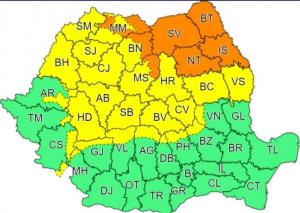Sute de persoane înzăpezite au fost salvate în Botoşani, Iaşi şi Neamţ. Peste 6000 de oameni, fără curent. Ce drumuri sunt închise în Moldova