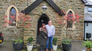 Au transformat biserica satului într-o locuinţă de vis. Coşmarul trăit de cuplul de galezi în timpul renovărilor: "Am fost naivi"