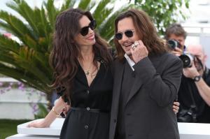 Dantura lui Johnny Depp a stârnit val de critici în mediul online, după apariția pe covorul roșu de la Cannes: "A uitat să se spele pe dinți în dimineața asta"