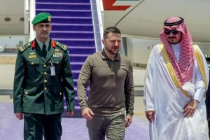 Zelenski, vizită-surpriză în Arabia Saudită. Va lua parte la summitul Ligii Arabe, alături de Bashar al-Assad, aliatul sirian al lui Putin