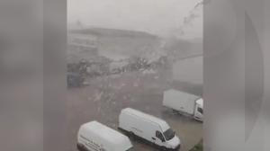 Un ciclon mediteranean se îndreaptă spre România. Toată ţara va fi lovită de grindină, vijelii şi ploi torenţiale