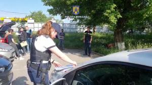 11 tineri din Hunedoara, reținuți după ce ar fi dat foc unui autoturism parcat pe un bulevard din oraș. Mai au la activ violenţe și amenințări