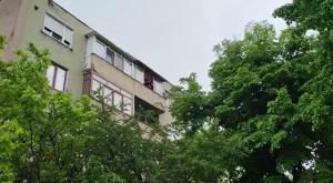 Un profesor de desen s-a aruncat de la etaj, în Drobeta-Turnu Severin. Bărbatul a murit la spital, unde ajunsese în stare critică