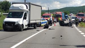 Accident mortal pe DN 7 în Argeş. Un tânăr motociclist a murit, după ce a intrat în coliziune cu două maşini. Traficul, oprit
