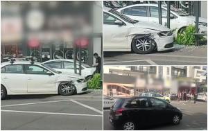 O șoferiță din Cluj, la un pas să provoace o tragedie după ce a intrat cu mașina într-o stație de autobuz. Oamenii au apucat să se ferească la timp